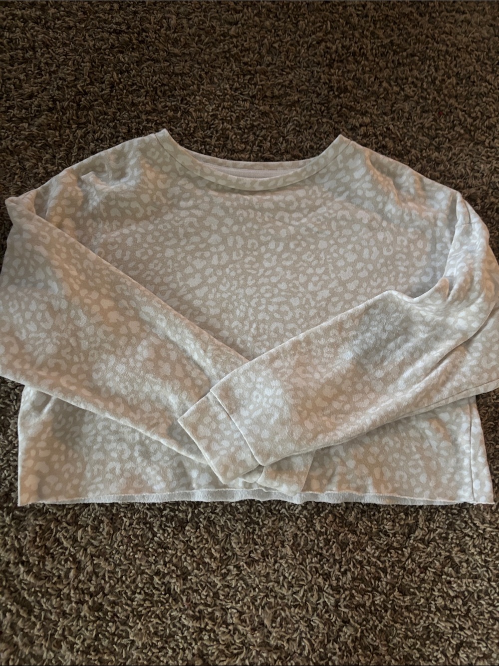 EUC Colsie Cream Textured Sweatshirt with Subtle Beige Trim